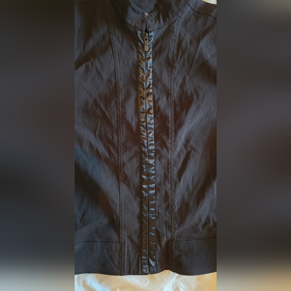 NWOT; MEXX Vintage Bomber Jacket; Black; Size 8; Great Zipper Detail; Snap Cuffs - Picture 4 of 16